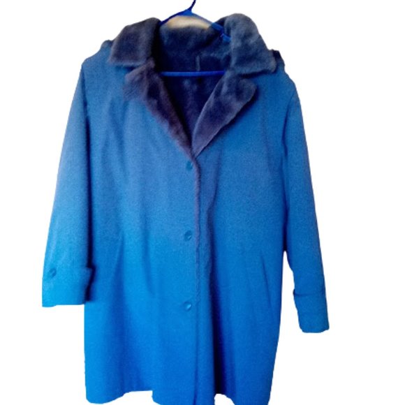 HOST PICK !! Blue Coat with Soft Plush Lining 18 1/2 - Picture 2 of 3